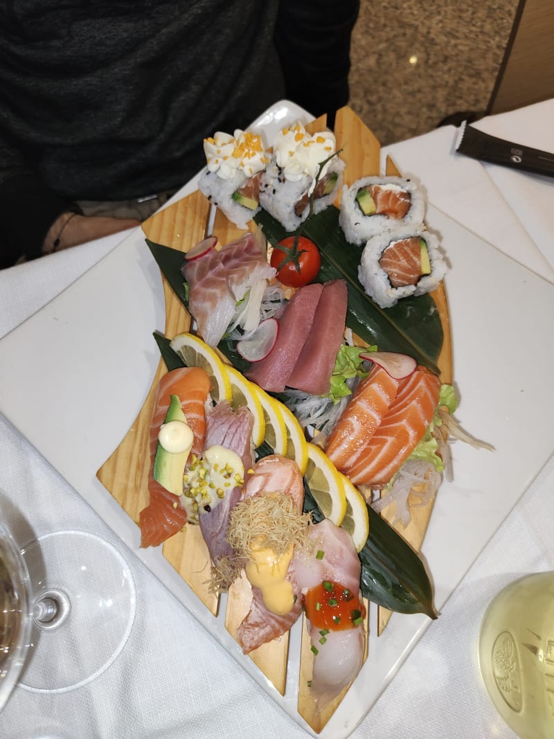 Giardini d'oro - Ristorante Italiano, Asiatico e Sushi