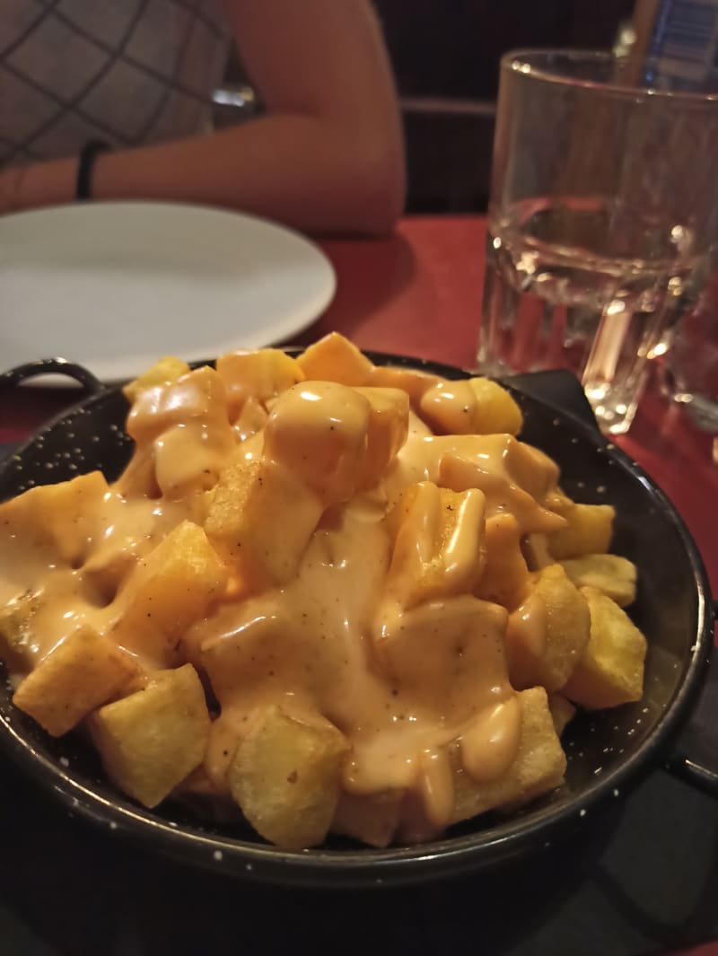 Patatas Bravas O Con Alioli - Craft Barcelona, Barcelona