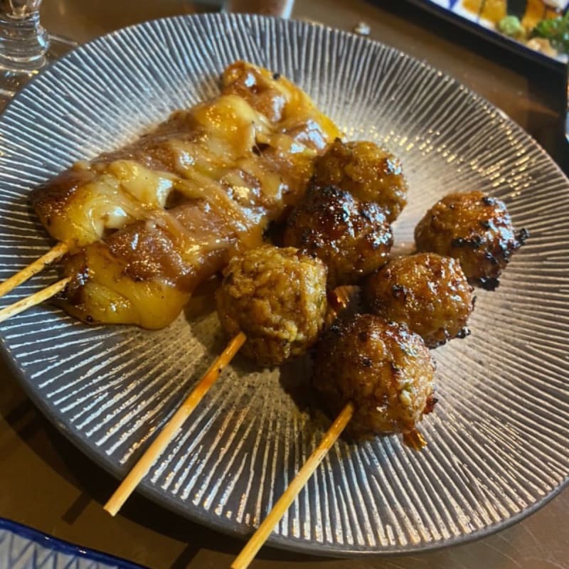 Brochettes bœuf fromage et boulettes poulet - Minoko, Sèvres