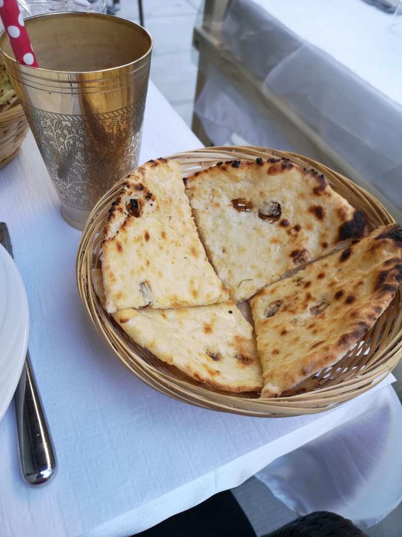 Naan amandes, fruits secs - Masala House, Geneva