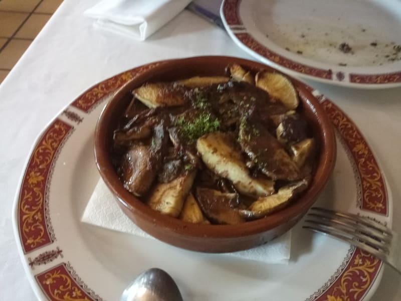 Setas con patatas panaderas al horno - El Rey