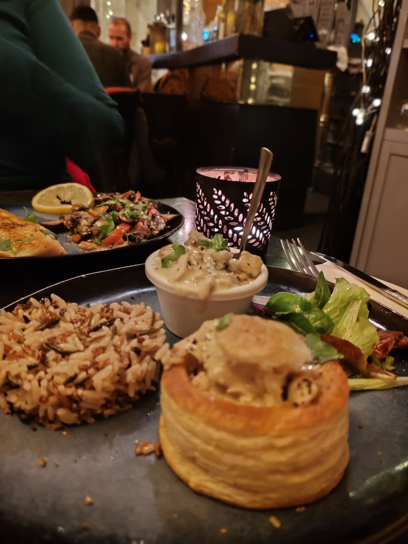  Vol au vent ( champignons et poulet), riz sauvage  - Le Bar de Jarente, Paris