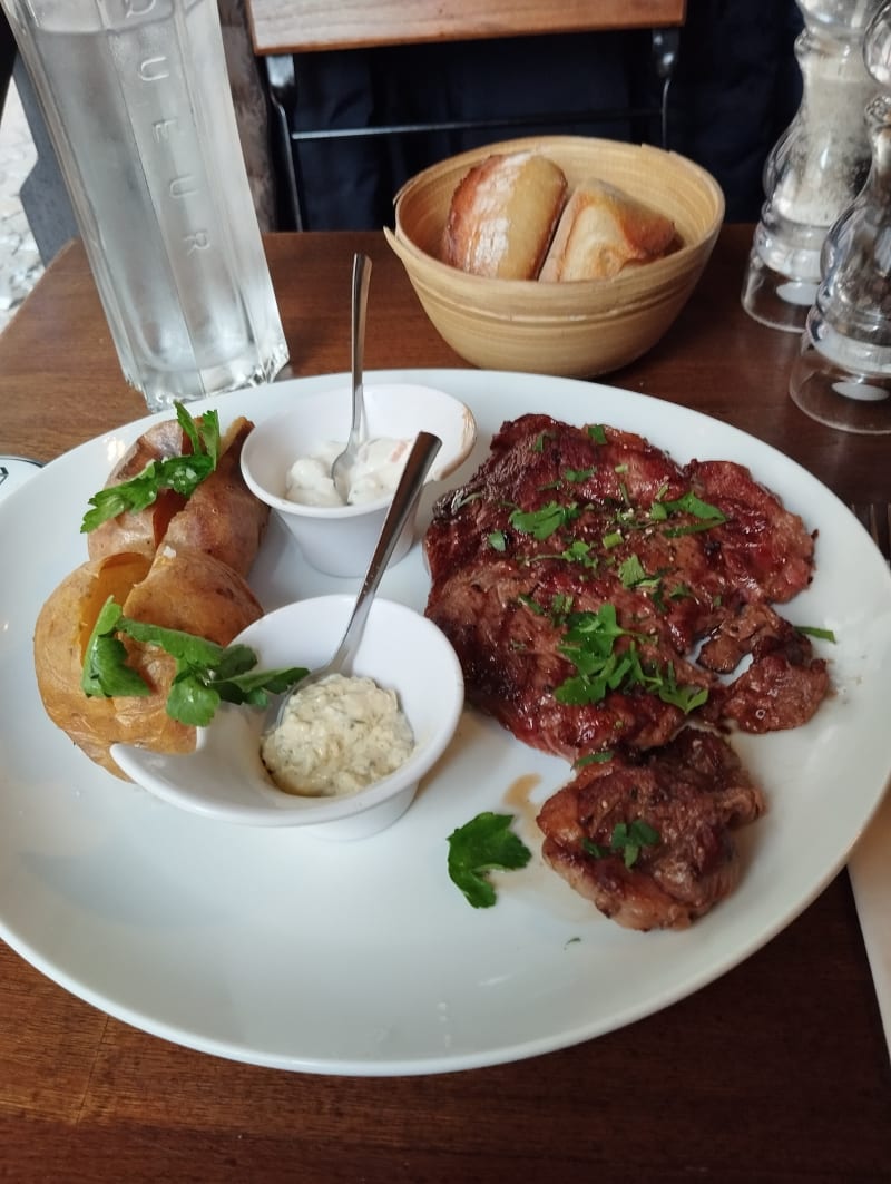 Entrecôte 250gr, sauce Poivre, pomme au four gratin dauphinois  - Le Bar de Jarente, Paris