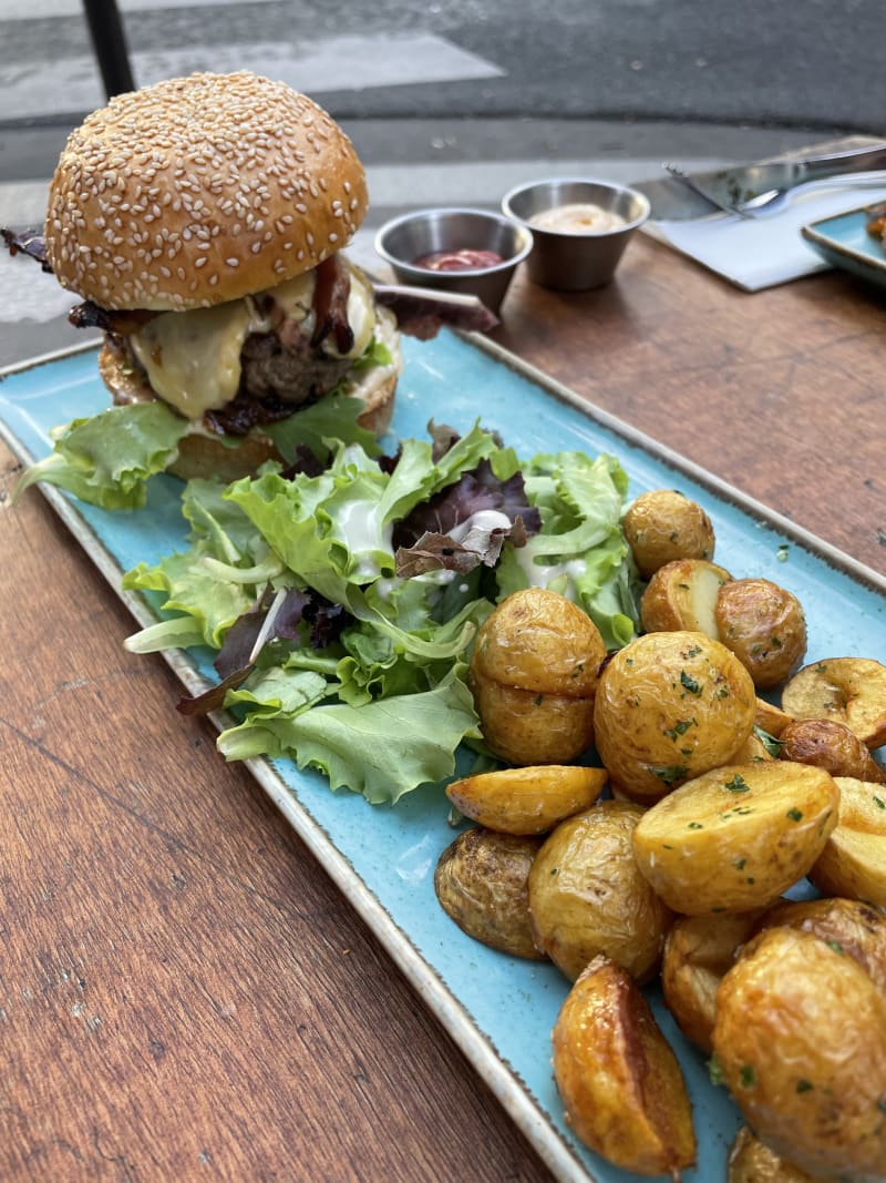 Burger au saint nectaire  - Harper's Paris 15, Paris