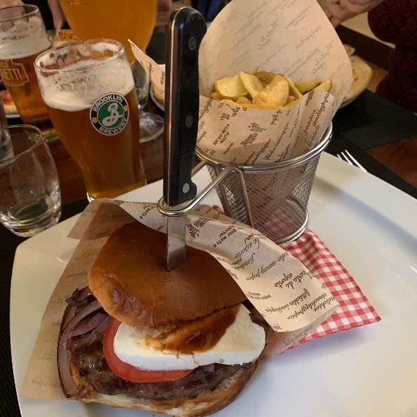 Hamburger e patatine - Ristorante Platz, Milan