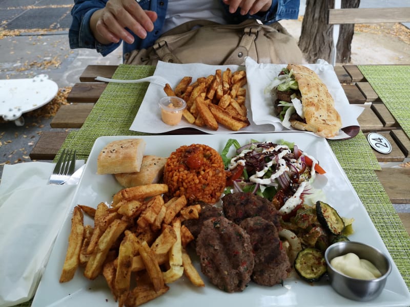 Assiette köfte et sandwich  - Ephese, Paris