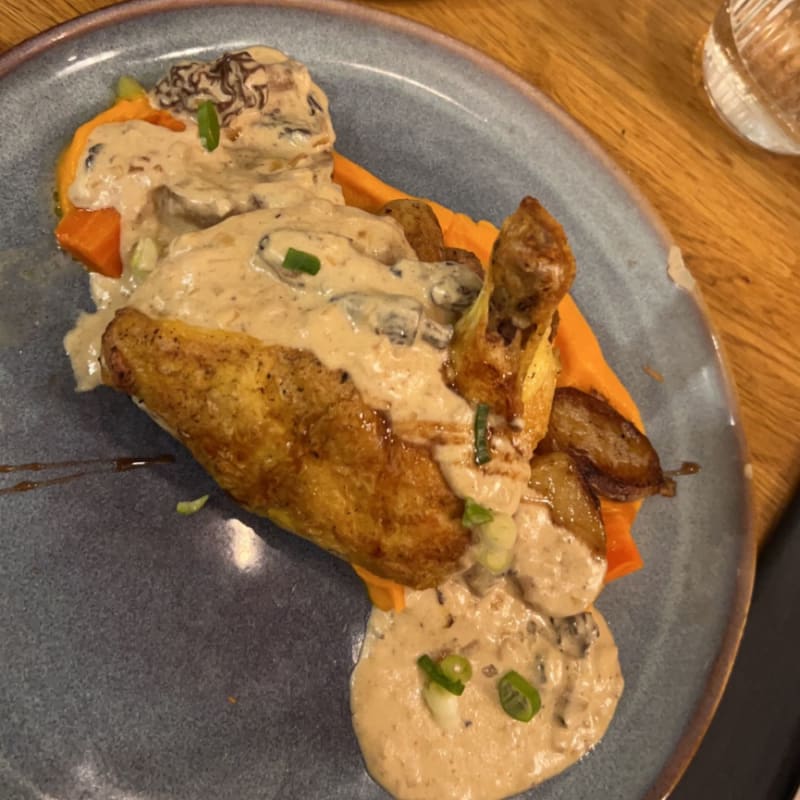 Suprême de poulet et sauce aux morilles  - Garden Trinité , Paris