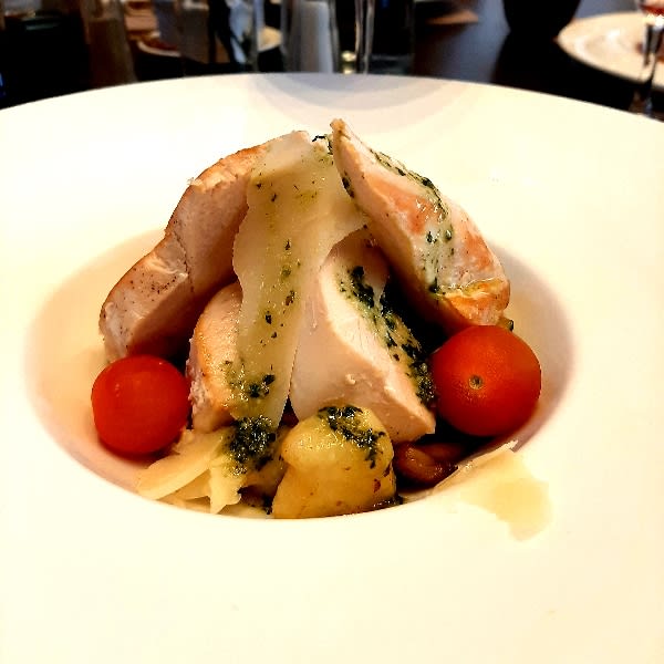 Aiguillettes de poulet, gnocchi de pommes de terre, pesto - Le Vieil Abreuvoir, Roubaix