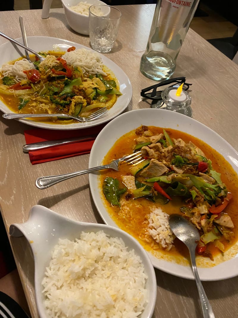 Wok met gele curry en panang wok - Bua & Gwen, Ostend