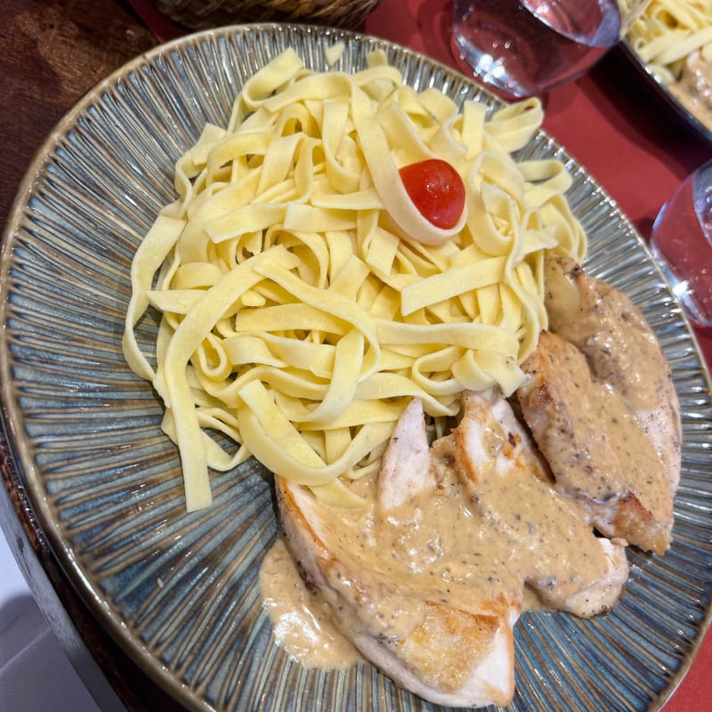 Tagliatelles filet de poulet sauce champignons  - Aux 2 Écus, Paris