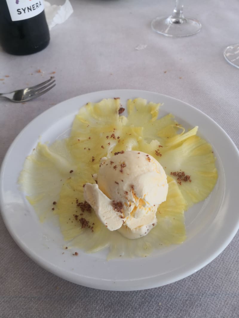 Carpaccio de piña y helado de vainilla  - Miami, Manresa