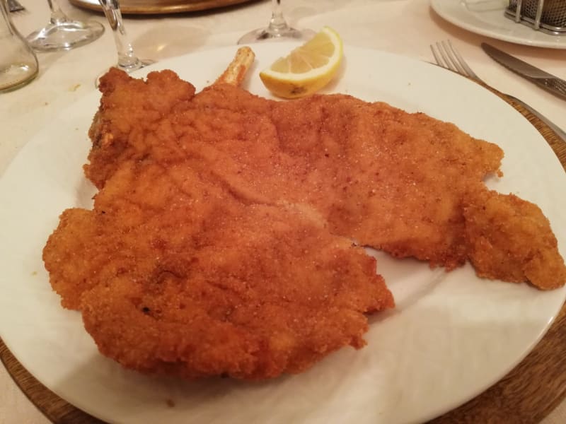 Cotoletta di vitello con osso alla Milanese - Osteria di Largo Kennedy, Rho