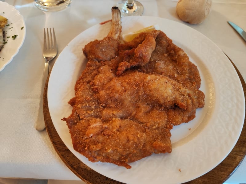 Cotoletta di vitello con osso alla Milanese - Osteria di Largo Kennedy, Rho