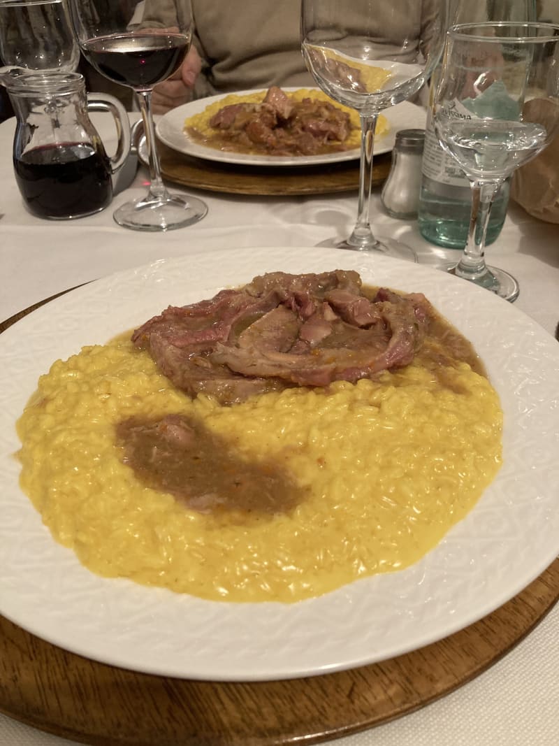 Risotto giallo alla Milanese con ossobuco di vitello - Osteria di Largo Kennedy, Rho