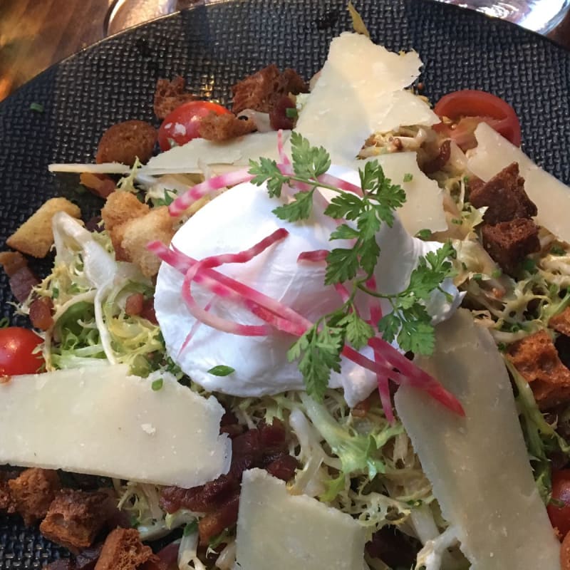 Insalata con uovo parte ti crostini, pancetta - le Bistrot à Deux Têtes, Paris