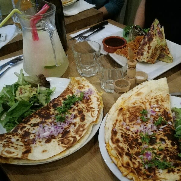 quesadillas, burrito & margarita - Black Beans, Paris