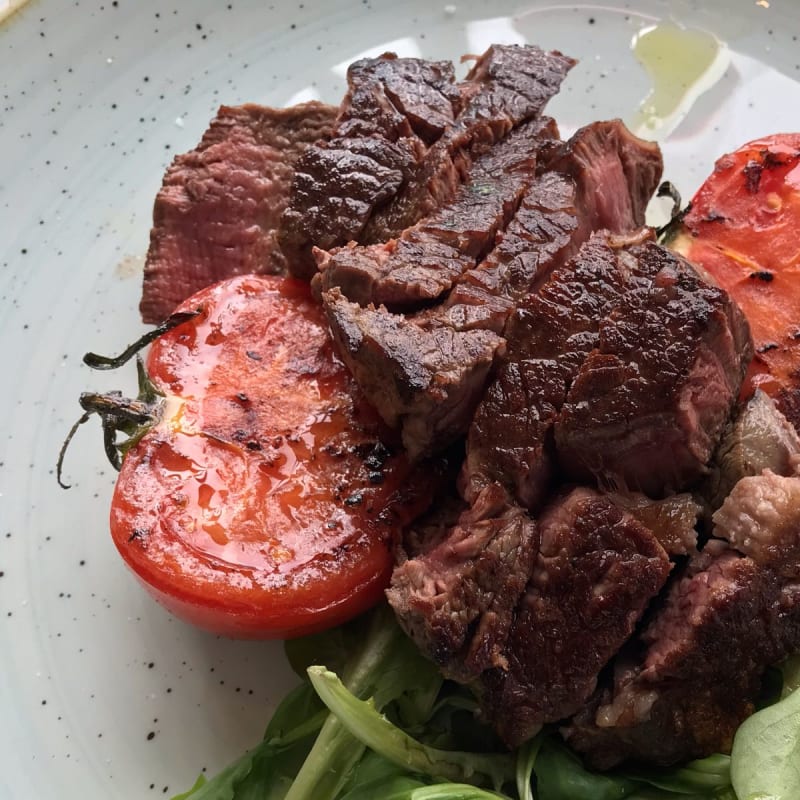 Tagliata di fassona con pomodoro grigliato - Savoy Restaurant, Trieste