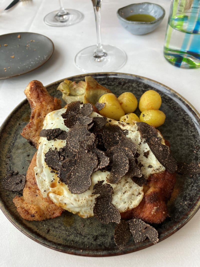 Cote de veau de lait du Piemont à la Milanaise, oeuf et truffe noire - Penati al Baretto, Paris