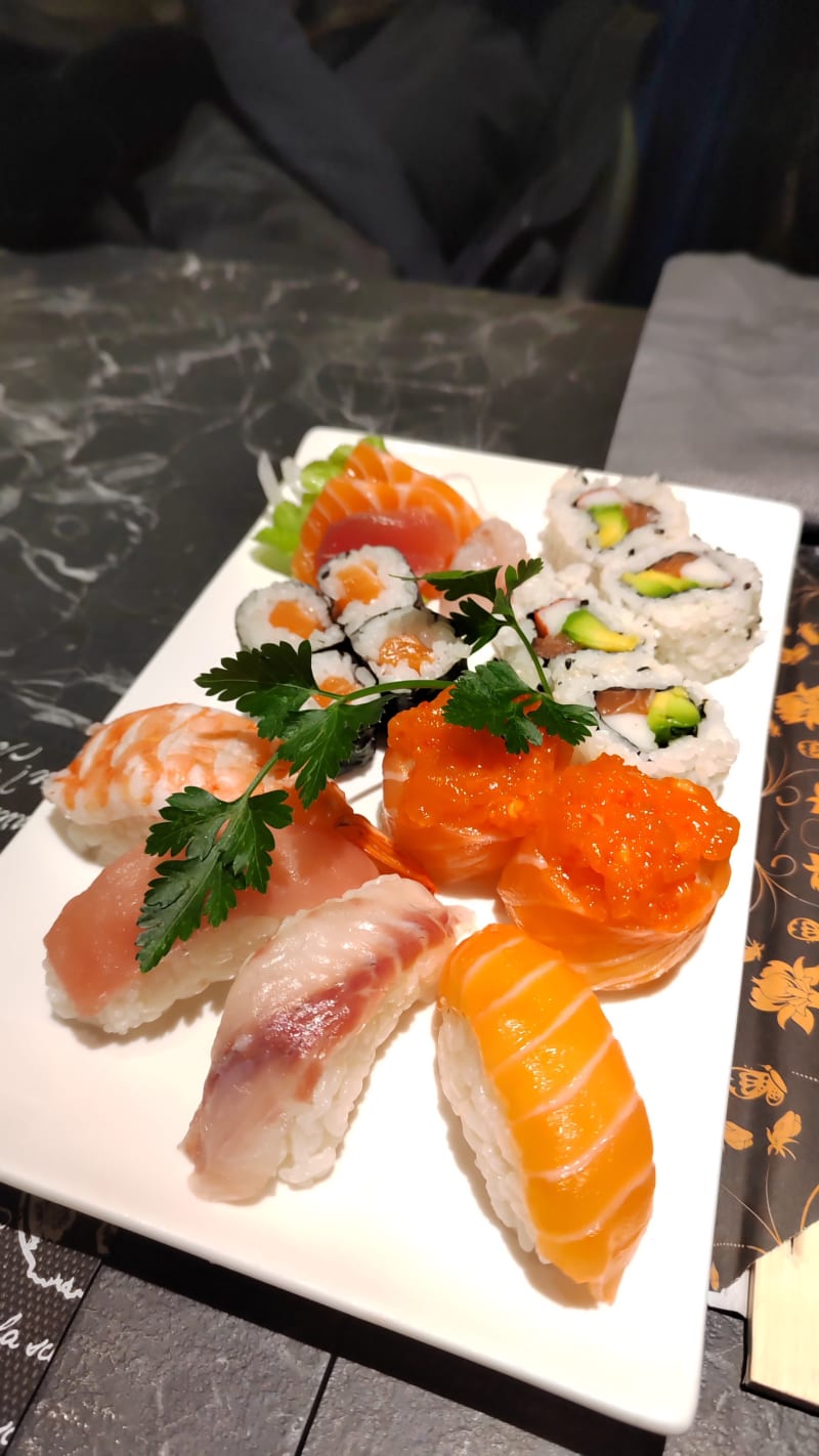 Momiji Sushi, Carate Brianza