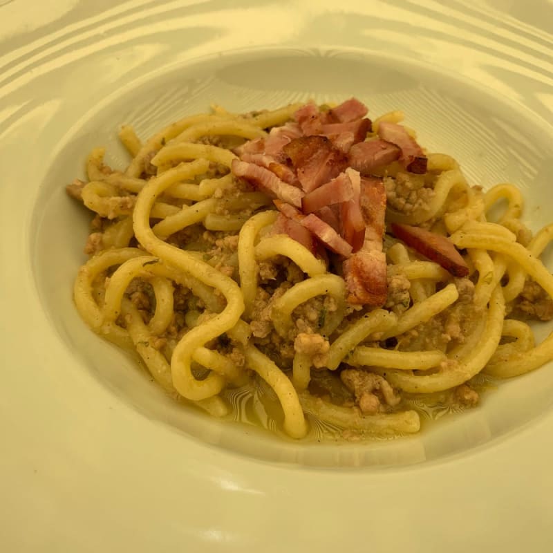 Pici con ragú bianco e pancetta croccante - Villa delle Rose - Ristorante Piazza Grande, Pescia