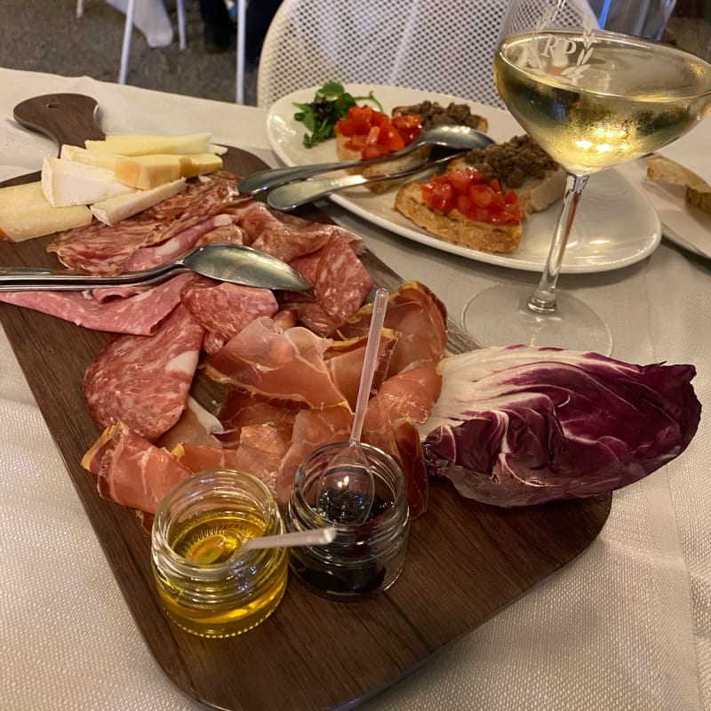 Tagliere di Salumi e Formaggi - Villa delle Rose - Ristorante Piazza Grande, Pescia