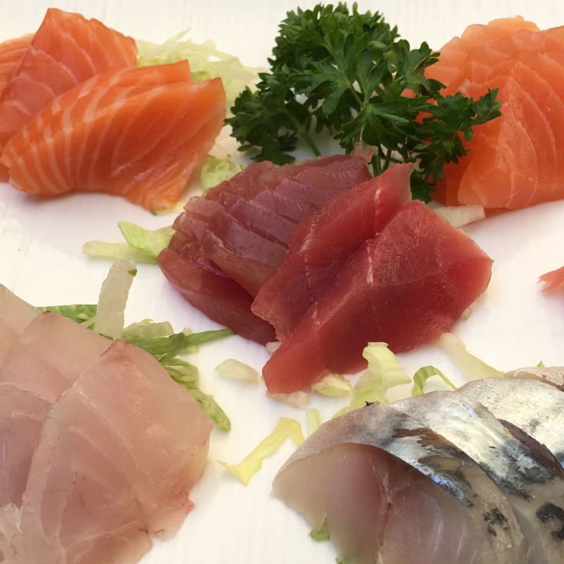 poisson frais, coupe correcte mais absence de daikon pour assoir le lit des sashimi - Jasuko, Maisons-Alfort