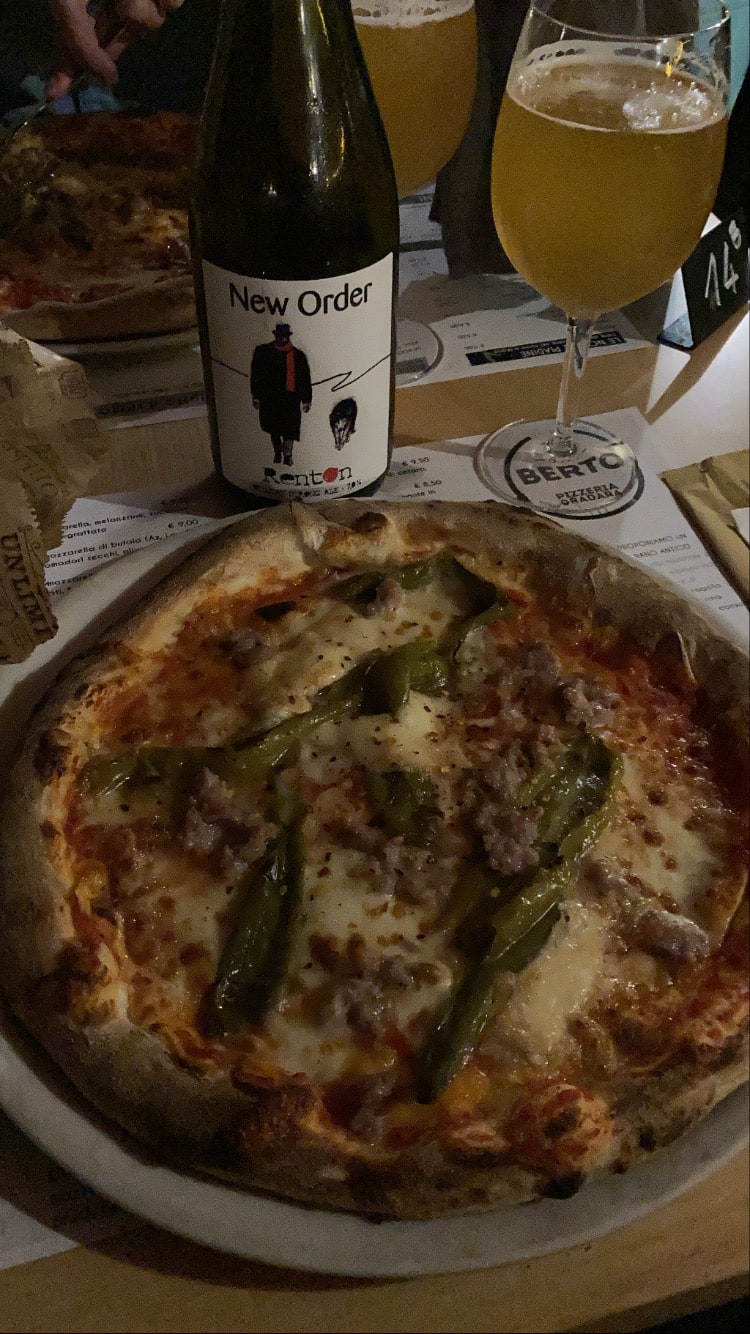 Pizza Bando alle ciance e birra New Order - Pizzeria  Da Berto, Gradara