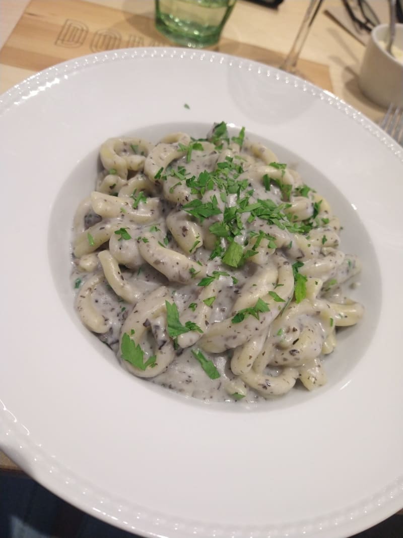 Fusilloni al tartufo nero - Domenica. Pasta fresca ristorante, Etterbeek