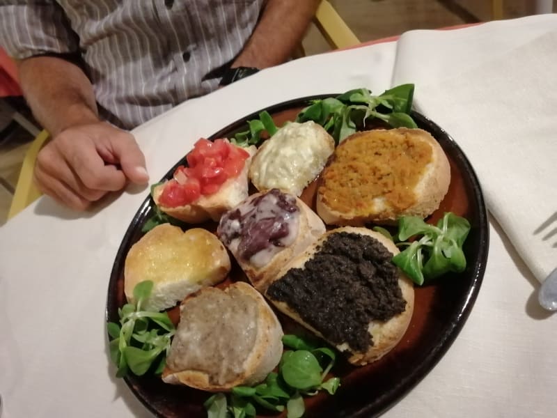 tagliere di crostini - La Botte, Gradara