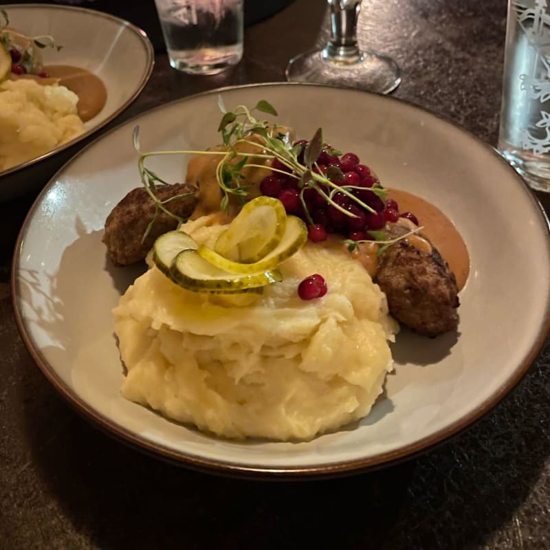 Meatballs and mash - Restaurang Café Sten Sture, Stockholm