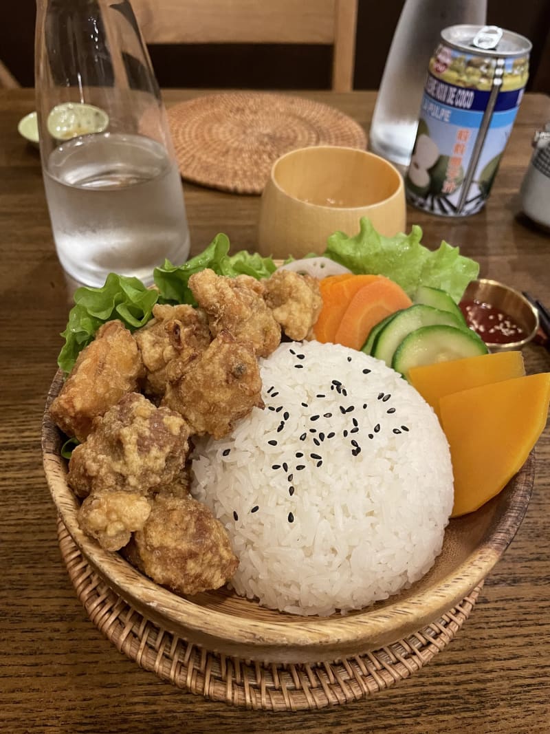 Ais Bento, Paris