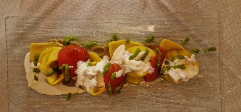 Tortelli farciti di parmigiana di melanzane con pomodori confit e pesto di basilico  - MIRKO E LINO RISTORANTE