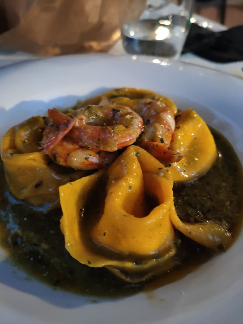 Cappelletti Con Ricotta E Limone Su Letto Di Pesto Di Basilico E Gamberi - MIRKO E LINO RISTORANTE