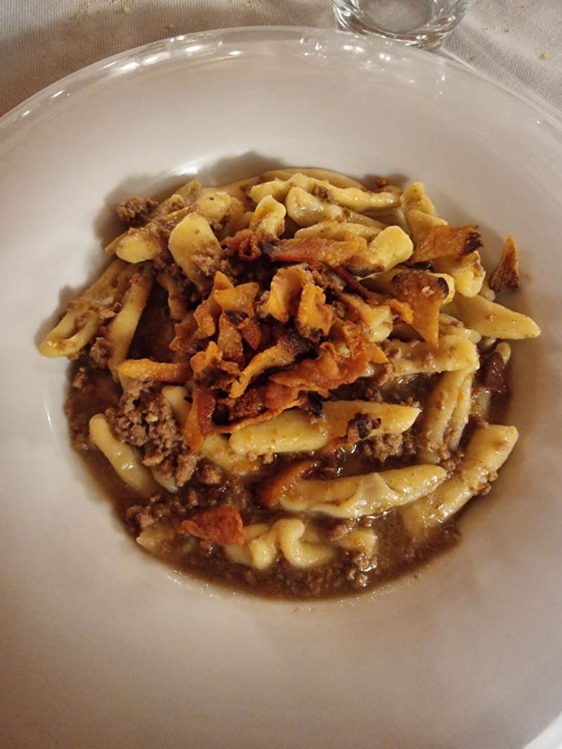 Cavatelli con ragù bianco di manzo, guanciale croccante e crema di tartufo - MIRKO E LINO RISTORANTE