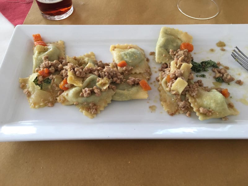 Ravioli ricotta e spinaci con sugo bianco di maiale Grigio - La Campana D'Oro