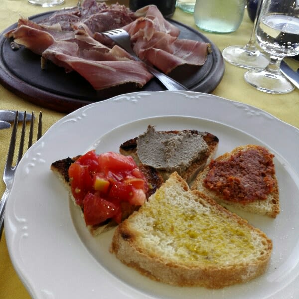 Tagliere di crostini e bruschette - I Sette Borghi