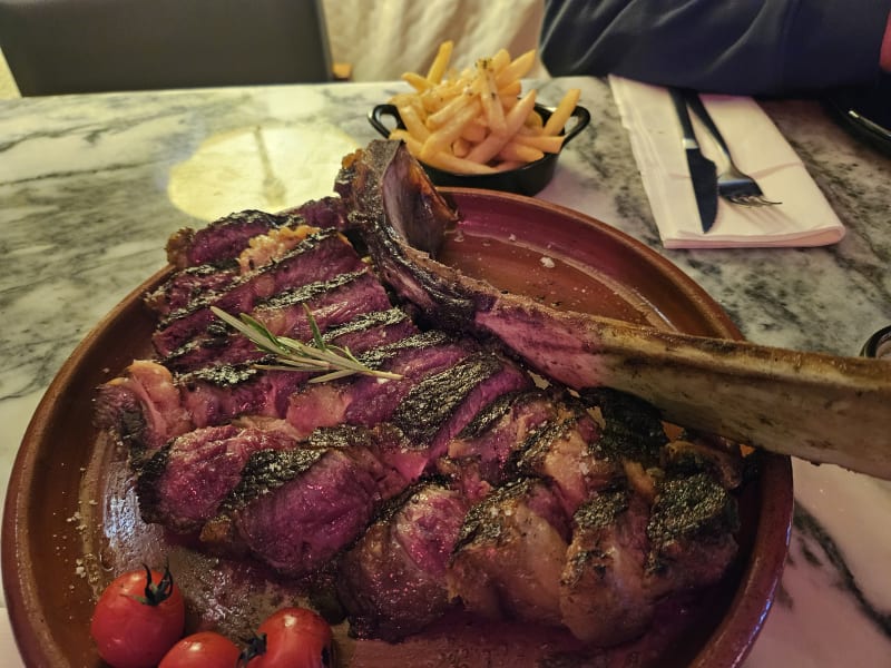 Maturações de 35 dias- Tomahawk (1kg/2px) - Taberna do Lopes First Floor , Lisbon