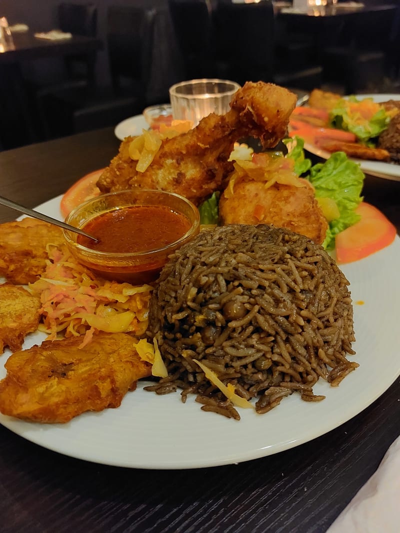 Poulet Frit Avec Riz Djon Djon et Banane Pesé  - Au Paradis Tropical, Paris