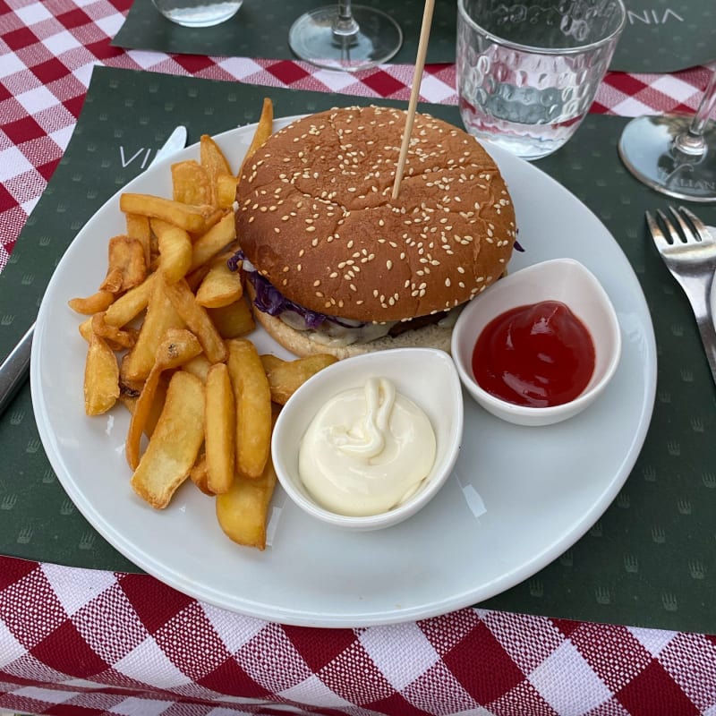 Pas de truffe, pain sec, viande trop cuite et pas de salade. Très déçu  - Vineria del Re, Florence