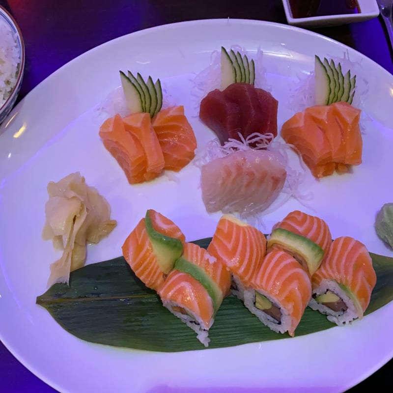 California makis et sashimis de poissons - Izu, Paris