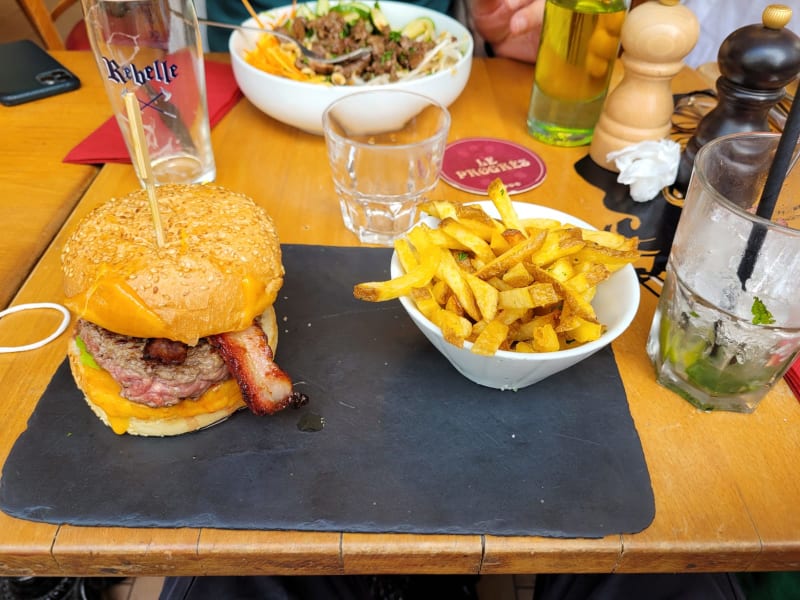 Bacon and cheese burger - Le Progrès, Paris