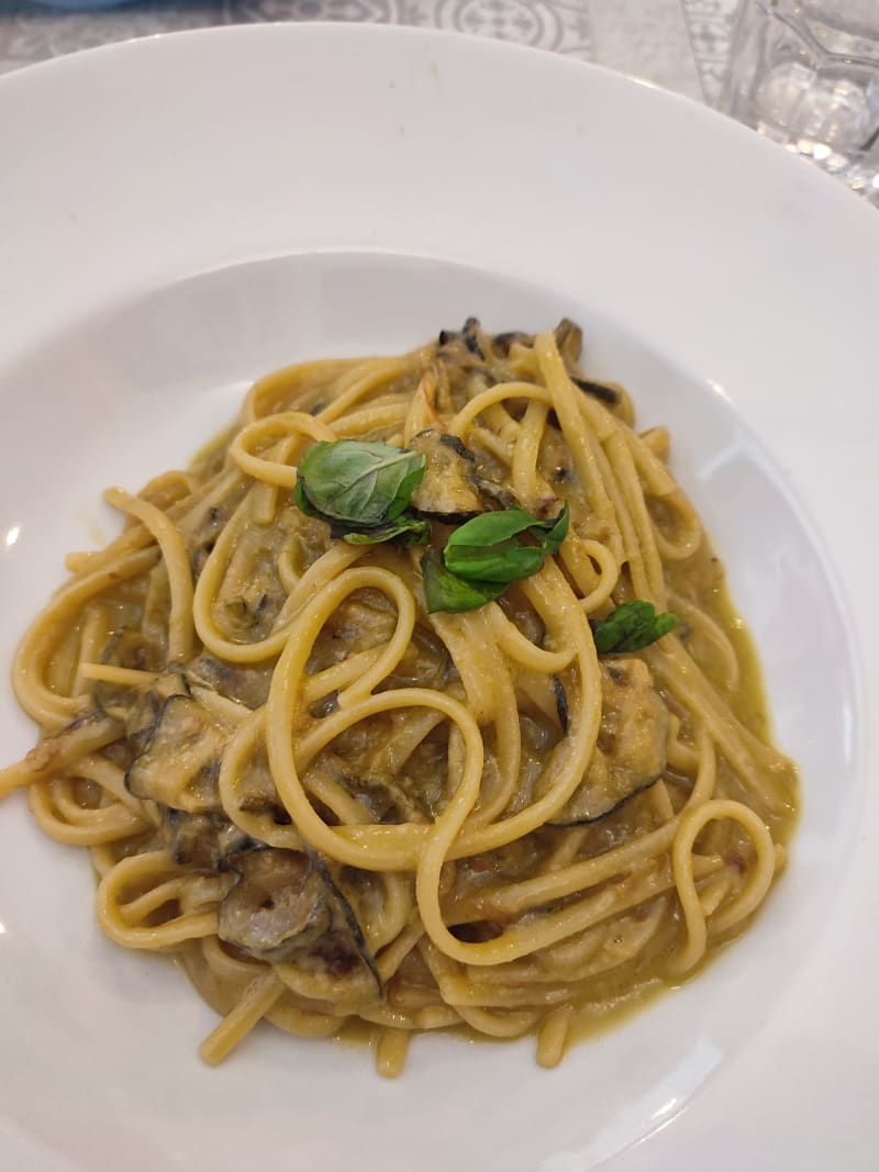 Linguine alla nerano con zucchine e formaggi campani - Dai Borboni, Turin