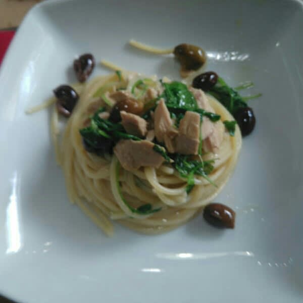 Pasta e tonno di qualità ma mancava qualcosa indicata da menù - Prodotti Tipici Campani, Naples