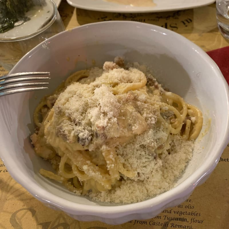 Davvero hanno bisogno di una descrizione ? E va bene: Spaghetti con uovo, pecorino, pepe nero e guanciale.  - Ai Spaghettari, Rome