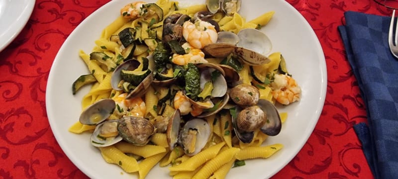 Garganelli vongole veraci zucchine e gamberi - Me Gusta, Bologna