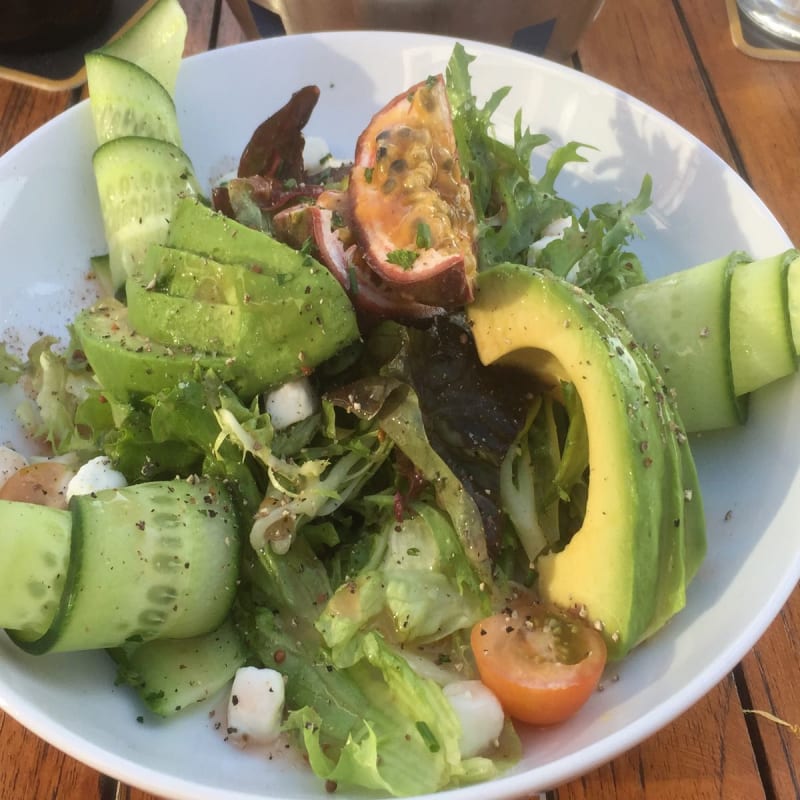 Vega met avocado en granaatappel, heerlijk - Restaurant Het Rijk van Margraten, Cadier en Keer