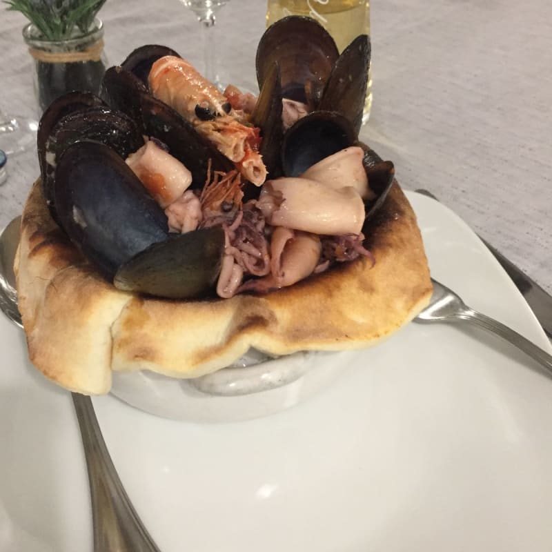 Insalata di mare calda con pasta della pizza . Tutto buonissimo - Neccio, Pisa