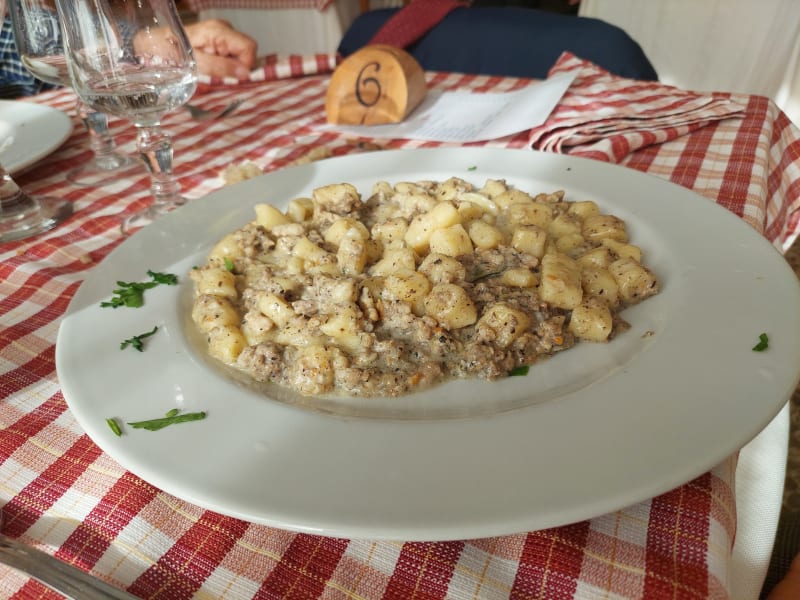 Orecchiette al ragù bianco tartufato - Giuliana