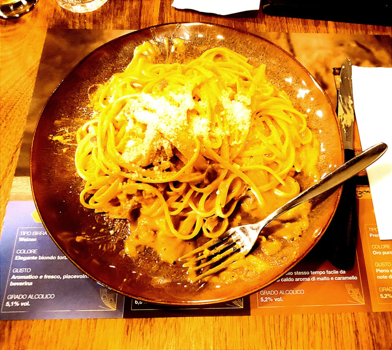 Spaghetti alla Carbonara - Shatar Pub, Milan