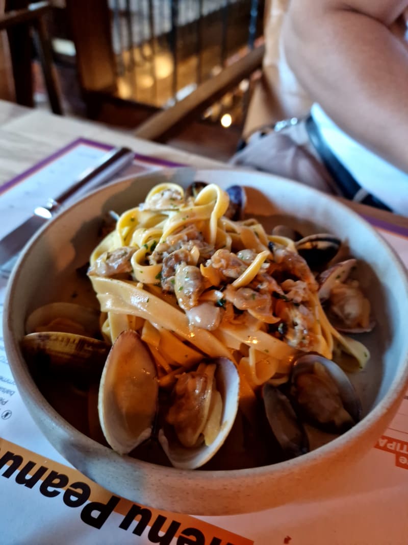 Linguine aux palourdes - La Pastaverne au Peanut Medieval Lodge